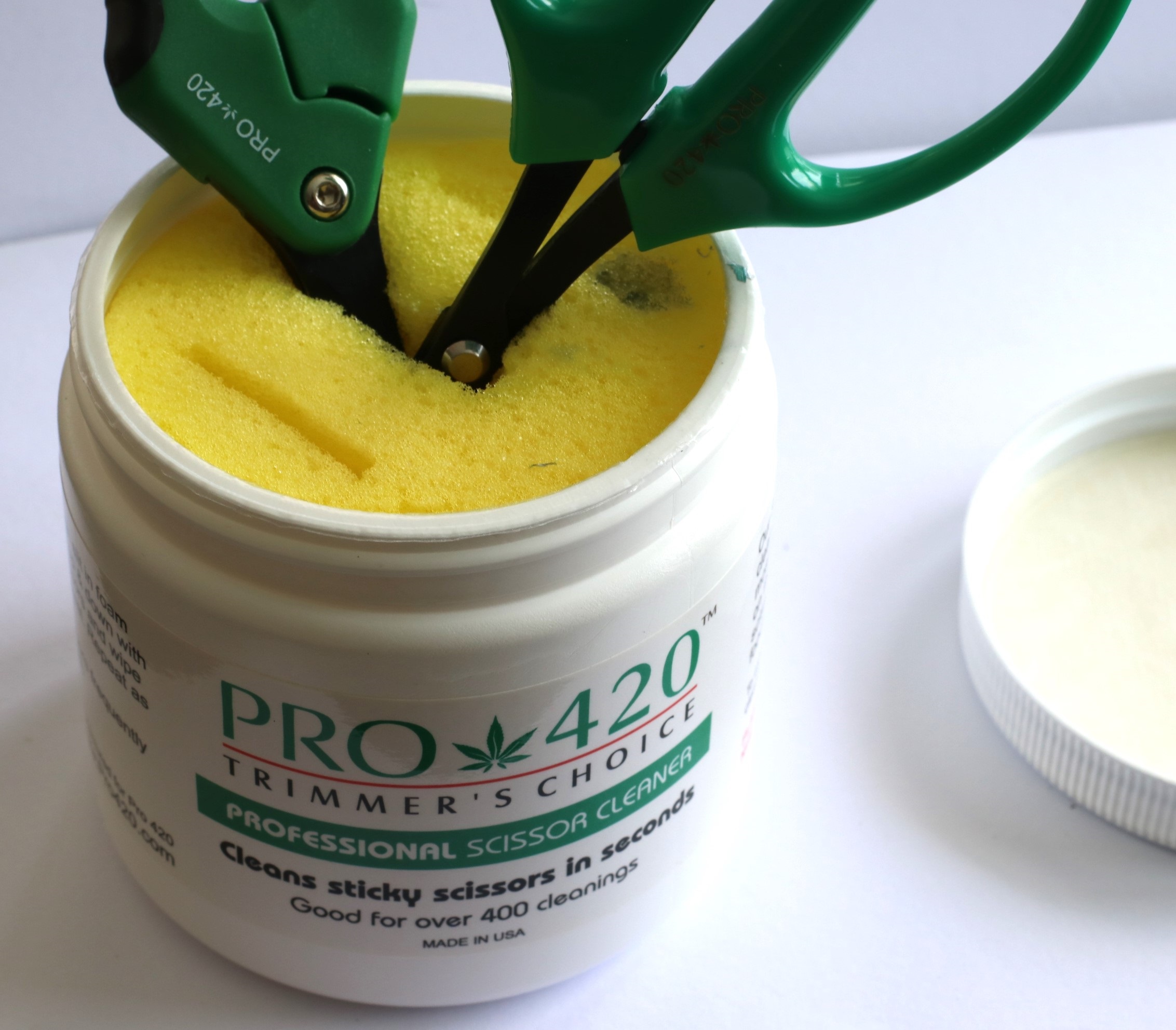 PRO 420 Scissor Cleaning Solution- Easy way to clean your sticky scissors - Cleaning Solution for Scissors