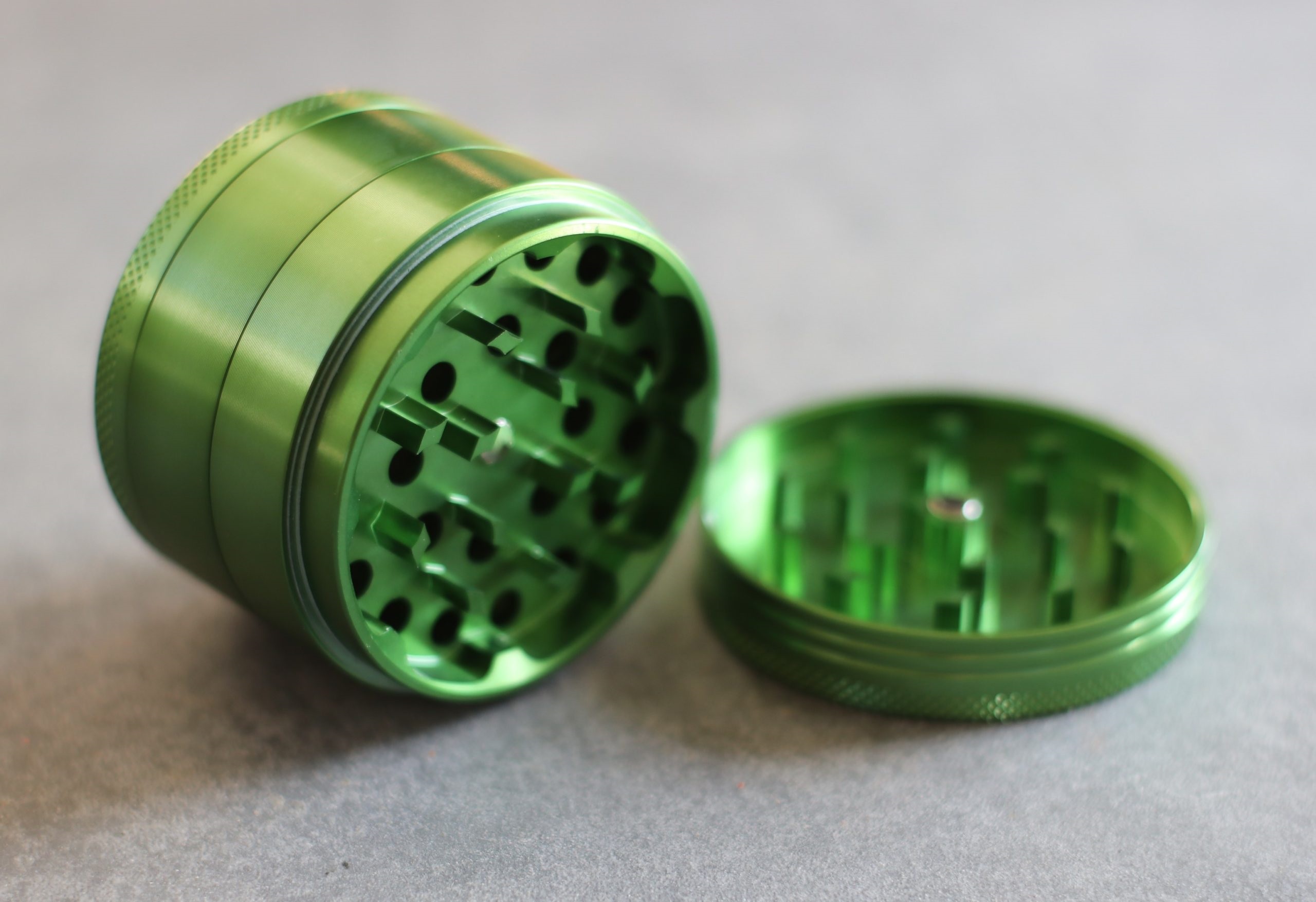 PRO 420 Green Gift Pack- Herb Grinder & Glass Pipe-Great Gift for Smokers - Green 2.5' 4 piece Herb Grinder