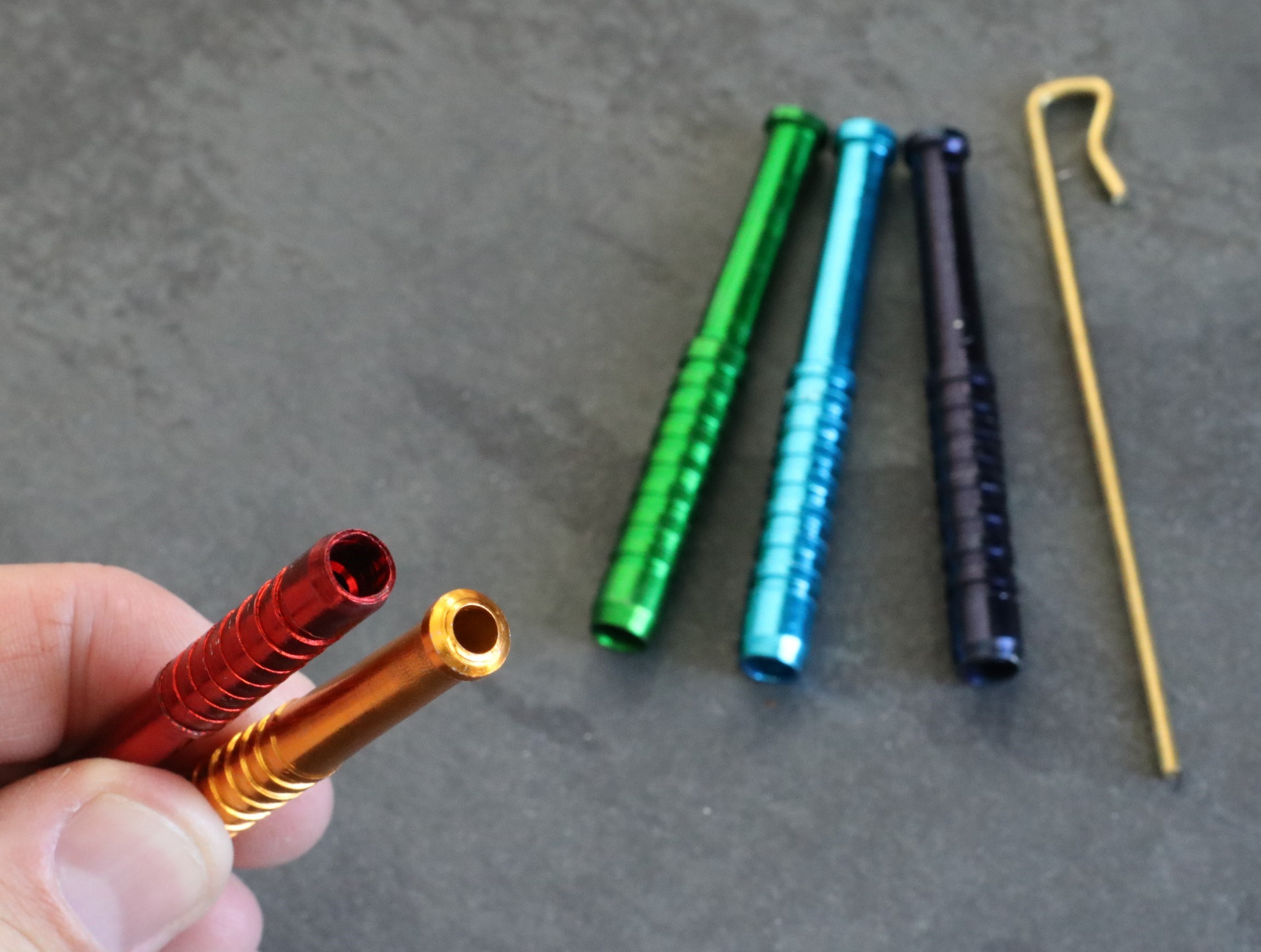 2.75" Colorful Ribbed Metal Pipes-One Hitter Pipes - 2.75' Ribbed Metal Bats