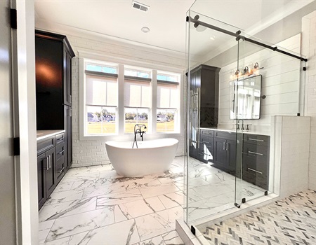 Bathroom_design_by_Rereves_Custom_Homes.jpg